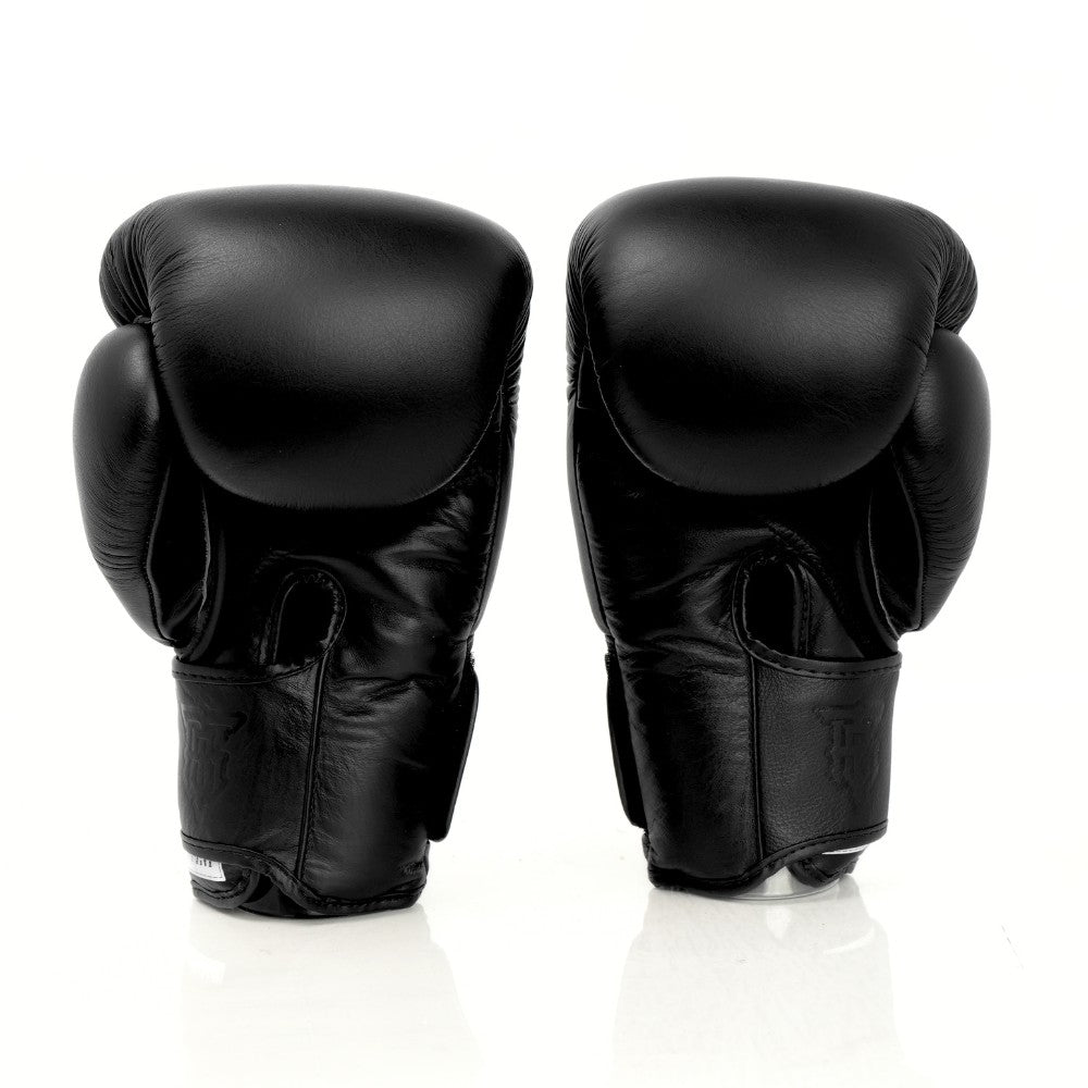 Top King TKBGSA Super Air boxing gloves with lightweight ventilated construction, multi-layer impact padding, ergonomic fist shape and secure hook-and-loop wrist closure for boxing and Muay Thai training on a white background