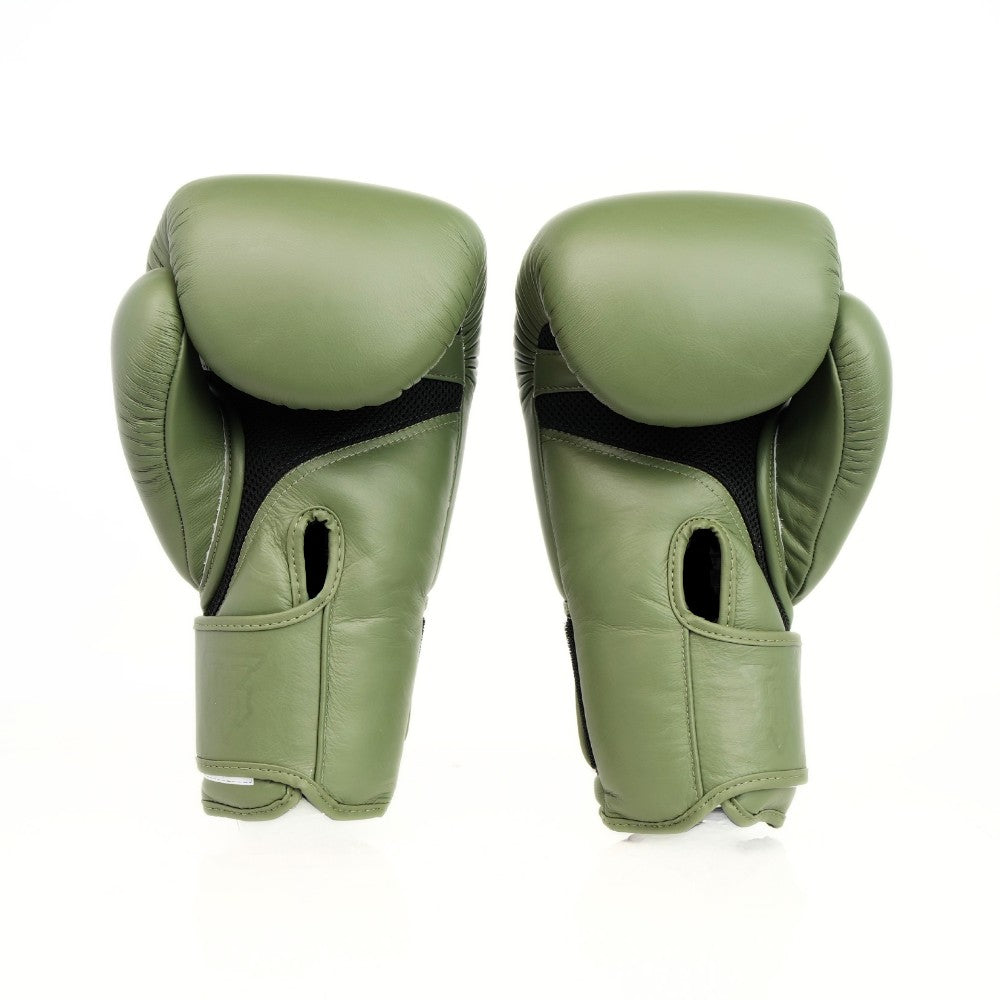 Top King TKBGSA Super Air boxing gloves with lightweight ventilated construction, multi-layer impact padding, ergonomic fist shape and secure hook-and-loop wrist closure for boxing and Muay Thai training on a white background