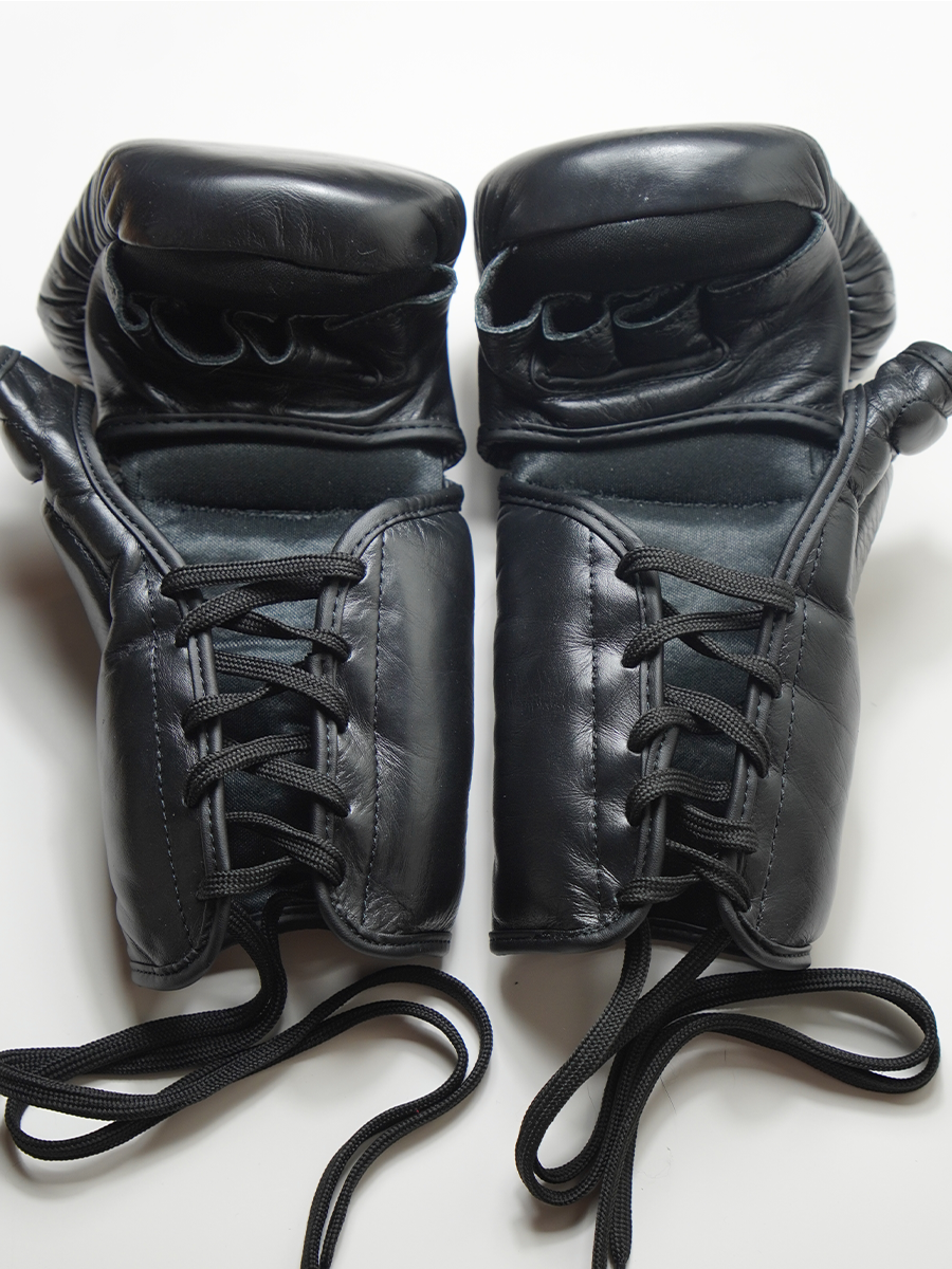 Yibuko lace-up mma glove black/gold lace-up MMA gloves – view 3