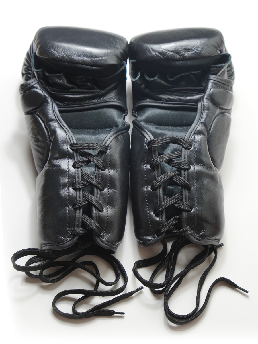 Yibuko lace-up mma glove black/white lace-up MMA gloves – view 3